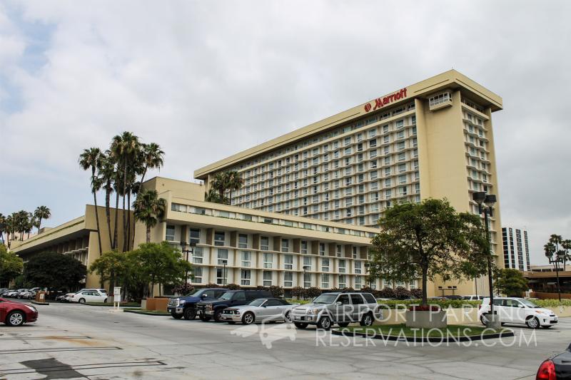 avis sur hertz lax marriott hotel